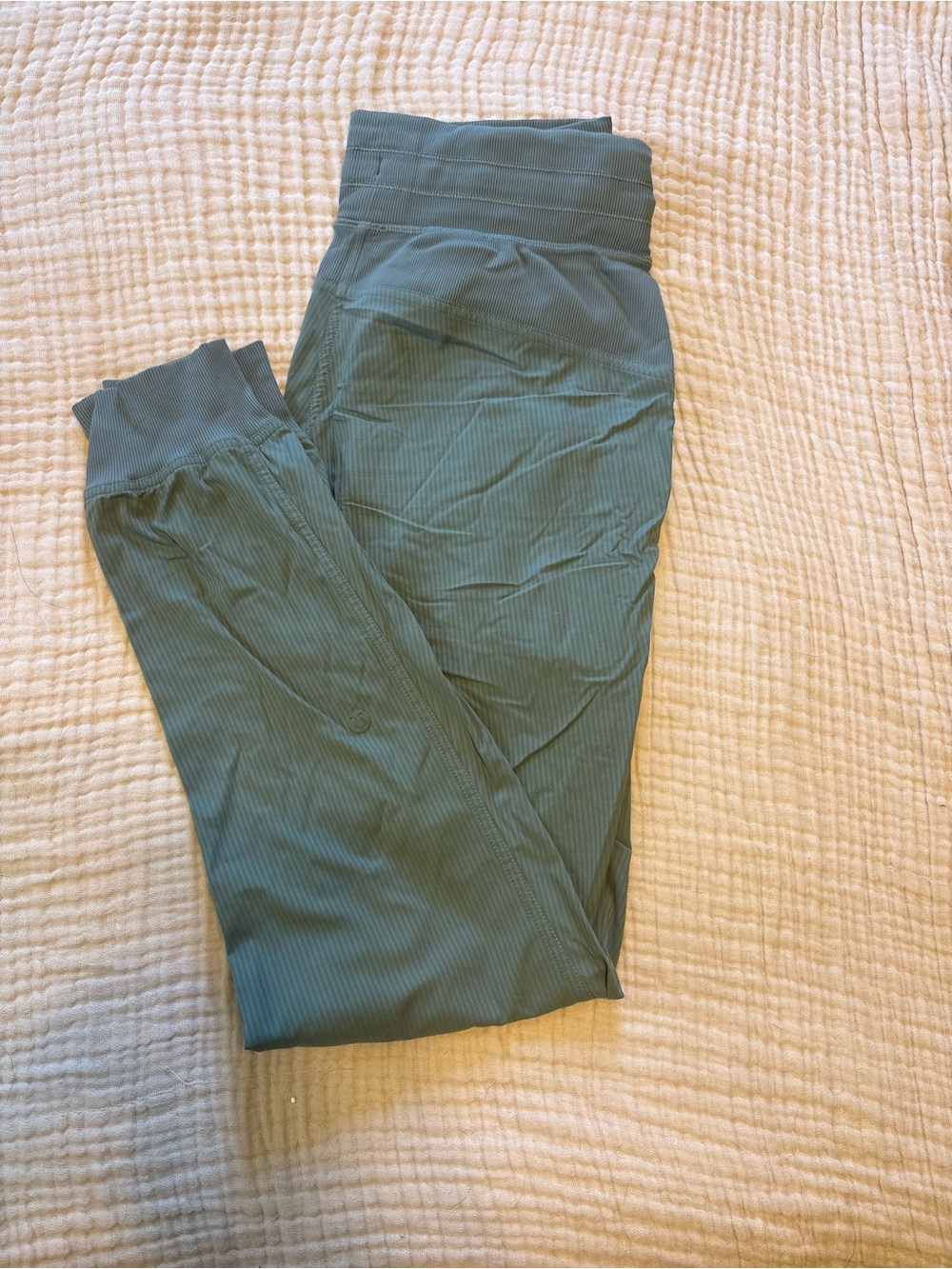 Lululemon women’s joggers